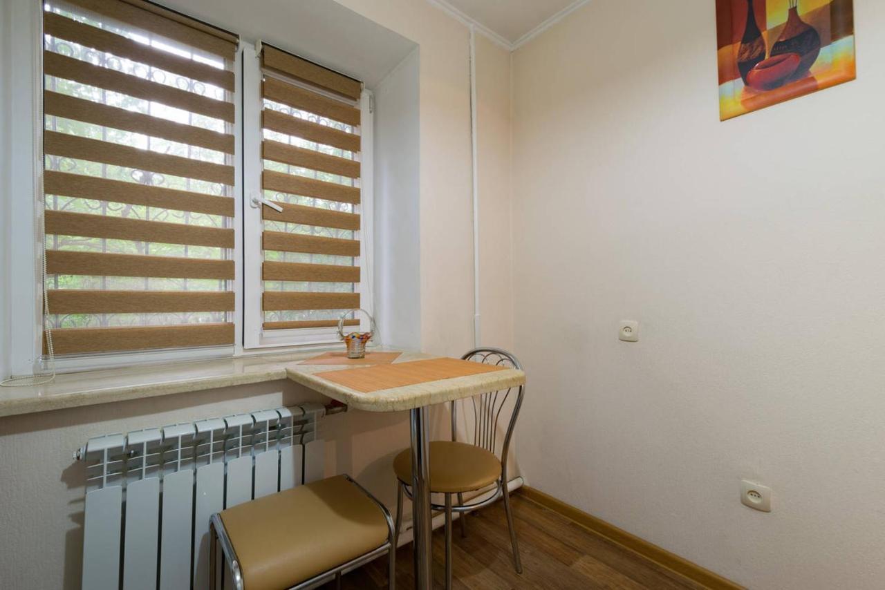 Apartment Nadezhda At Zheltoskan 77/79 Almaty Luaran gambar